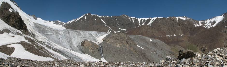 Фото. 86. Панорама с видом ледопада ледника Киндык Зап. (№ 322) и начала долины ручья Киндык