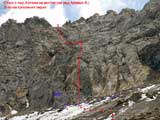 Спуск с пер.Айлама на восток: места крепления перил и берг в основании скал.