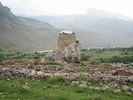Фото. 69. Древняя осетинская башня в развалинах села Ишканты