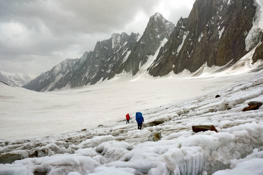 Фото 24.12. Вниз по леднику Скачкова. Прохождение зоны трещин на перегибе