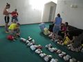 Фасуем продукты в фойе гостиницы
