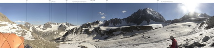 Фото 8.1 Панорама системы ледников 244-245 от лагеря