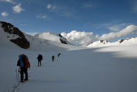 На леднике Колпаковского после спуска из цирка пер. Загадка Центральная