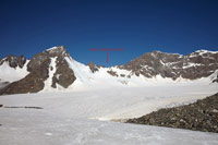 Вид на пер. Скалистый Восточный с ледника Колпаковского