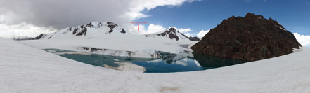 Озеро на слиянии двух ветвей ледника Котор Южный